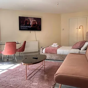  Apartment Haven Homes - Luton