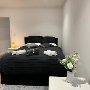  Apartment Near Luton Airport And Train Station